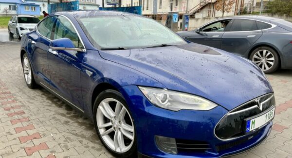 Prodáno - Tesla 2015 Model S 70D – nabíjení ZDARMA