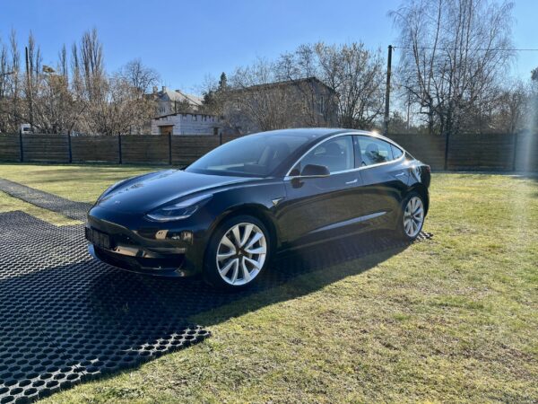 Skladovka v ČR - Černá Tesla model 3 Long Range, 4x4, 2019