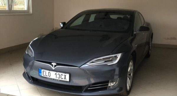 Skladovka v ČR - Tesla Model S – Long Range RAVEN